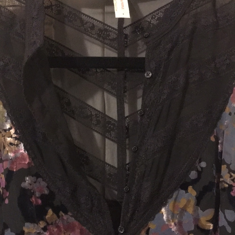 Free People brand Beautiful rayon & silk  , sleeveless floral print - Picture 6 of 10